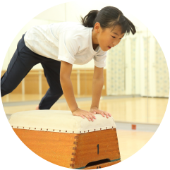 松山市･伊予市の体操教室ケンショウスポーツは跳び箱等を活用して運動神経の向上を目指します